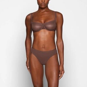 SKIMS No Show Unlined Balconette Bra